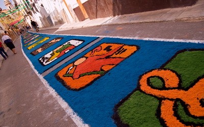 Aguaviva: excursión al Bergantes y las alfombras coloreadas de serrín
