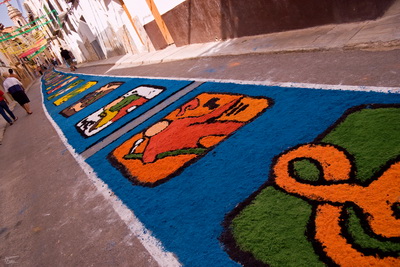 Aguaviva: excursión al Bergantes y las alfombras coloreadas de serrín
